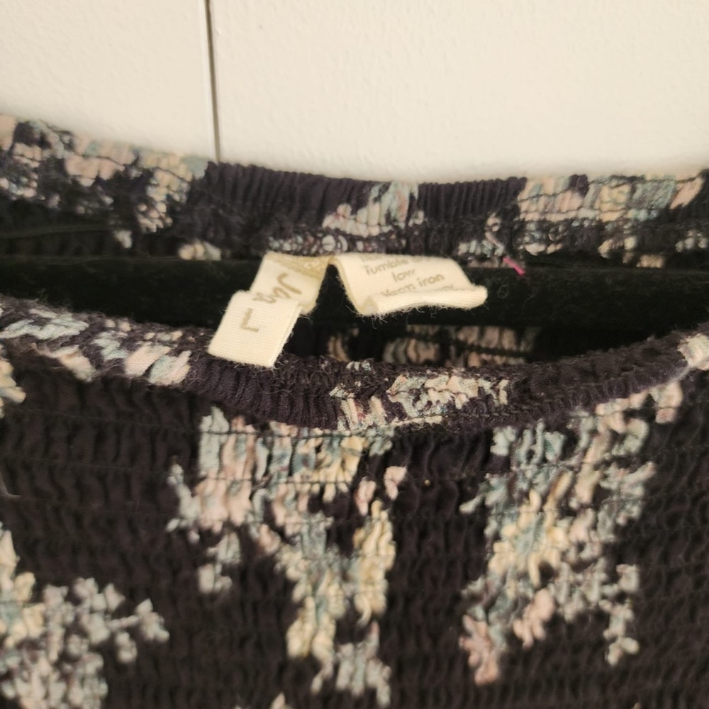 Floral Ruched Top - Picture 2 of 3